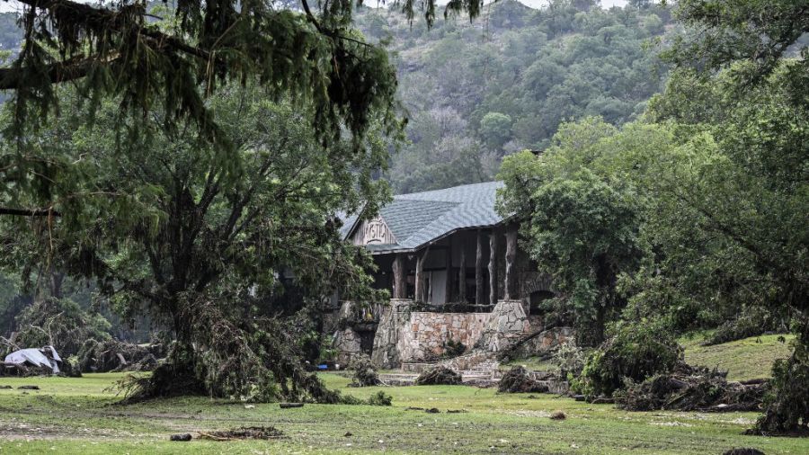 Lo que queda de Camp Mystic, el campamento cristiano de verano en Texas, donde estaban las 27 nenas desaparecidas en la inundación.