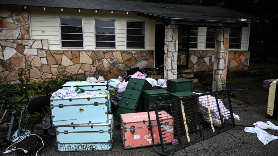 Lo que queda de Camp Mystic, el campamento cristiano de verano en Texas, donde estaban las 27 nenas desaparecidas en la inundación.