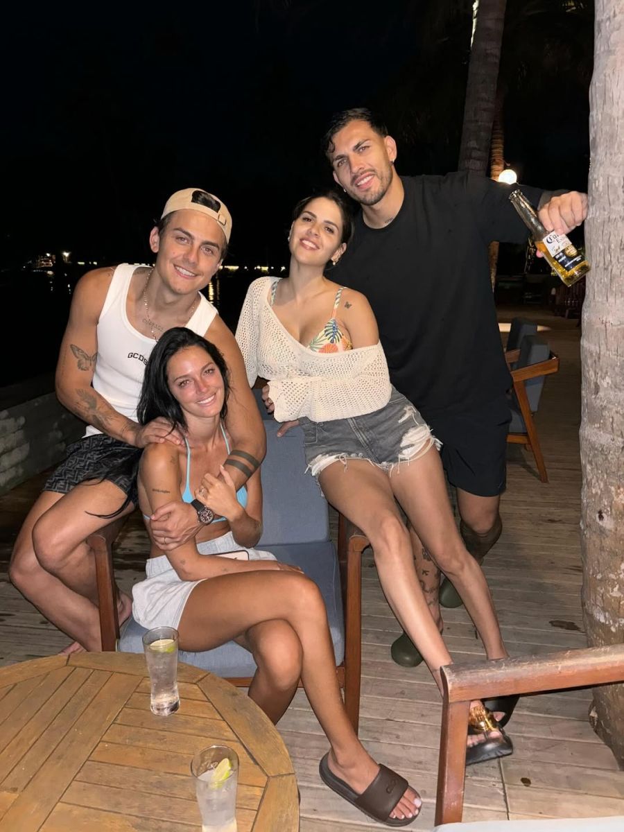 Las vacaciones de Oriana Sabatini, Paulo Dybala, Leandro Paredes y Camila Galante