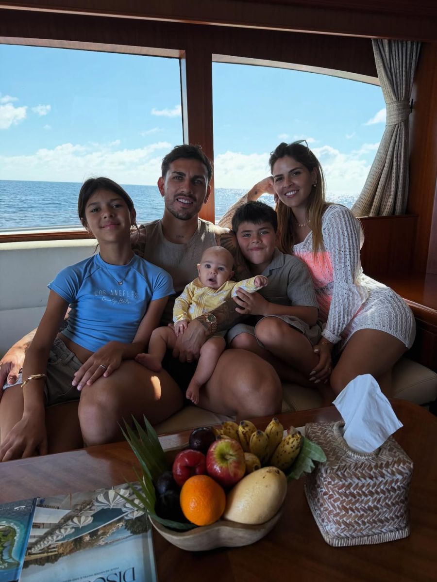 Las vacaciones de Oriana Sabatini, Paulo Dybala, Leandro Paredes y Camila Galante