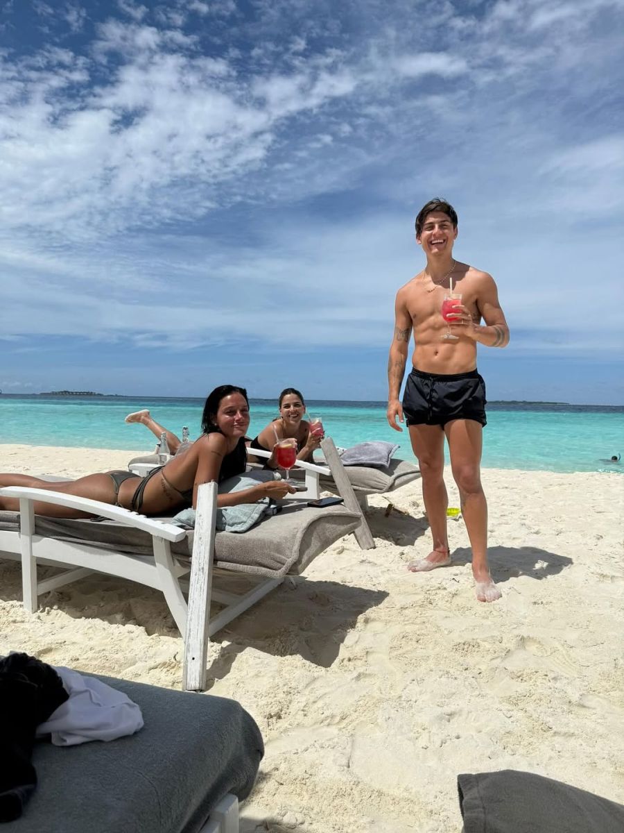Las vacaciones de Oriana Sabatini, Paulo Dybala, Leandro Paredes y Camila Galante