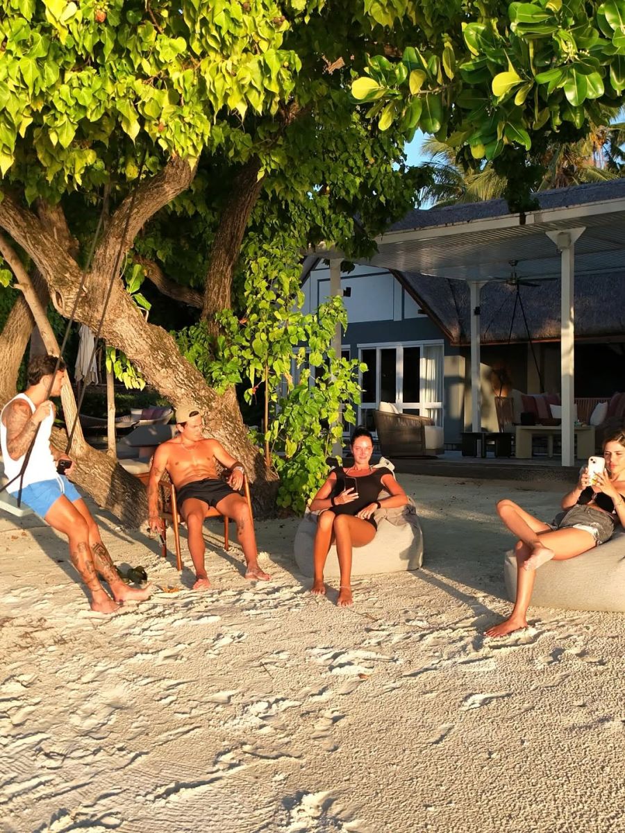 Las vacaciones de Oriana Sabatini, Paulo Dybala, Leandro Paredes y Camila Galante