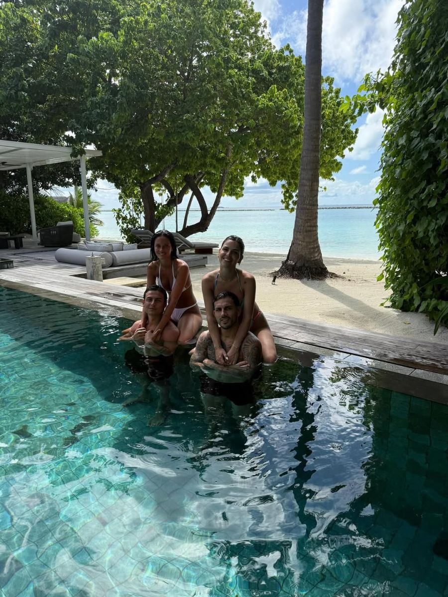 Las vacaciones de Oriana Sabatini, Paulo Dybala, Leandro Paredes y Camila Galante