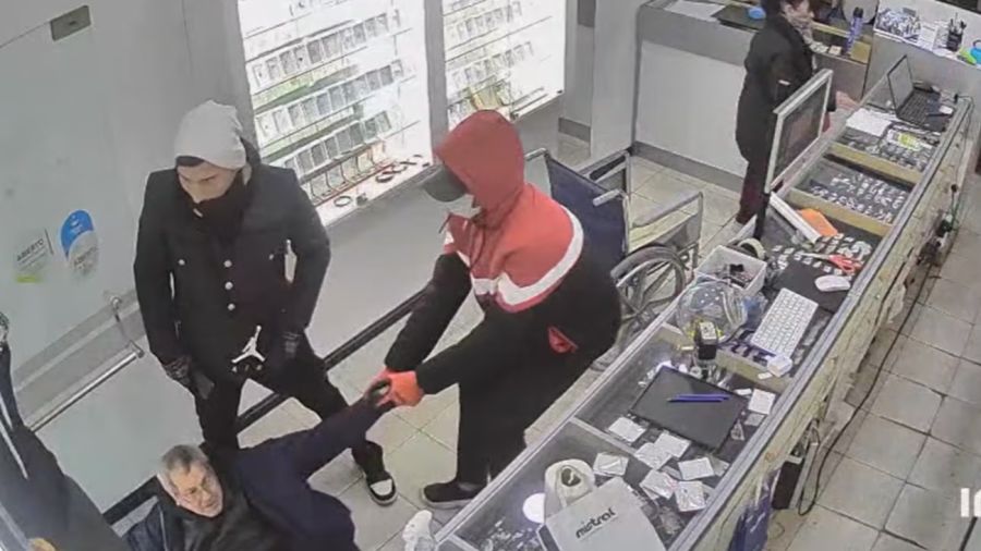 Simuló ser una persona con discapacidad y asaltó una joyería 20250708