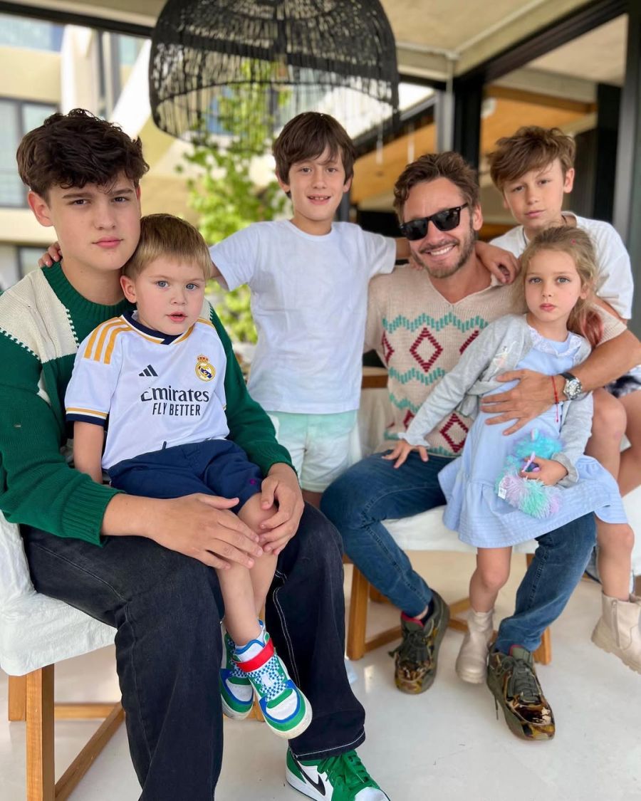 Benajmín Vicuña y sus hijos