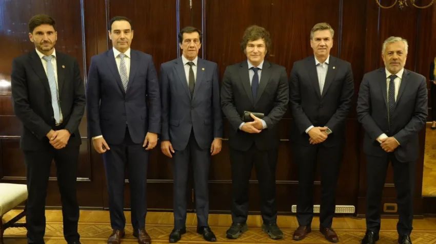 Gobernadores dialoguistas junto a Milei