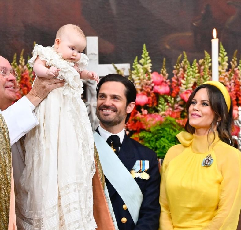 La princesa Inés de Suecia junto con sus padres Carlos Felipe y Sofía