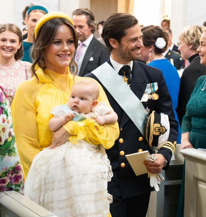 La princesa Inés de Suecia junto con sus padres Carlos Felipe y Sofía