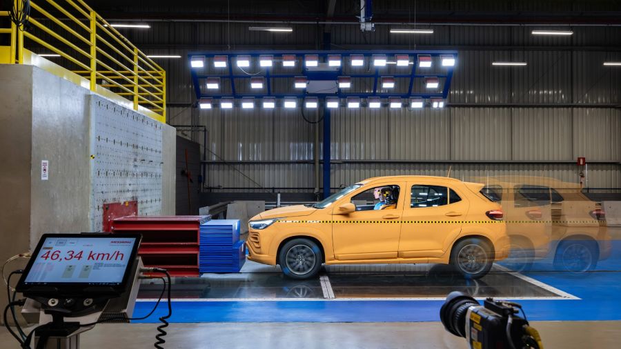 Stellantis inauguró un nuevo centro de pruebas de choque para autos eléctricos e híbridos
