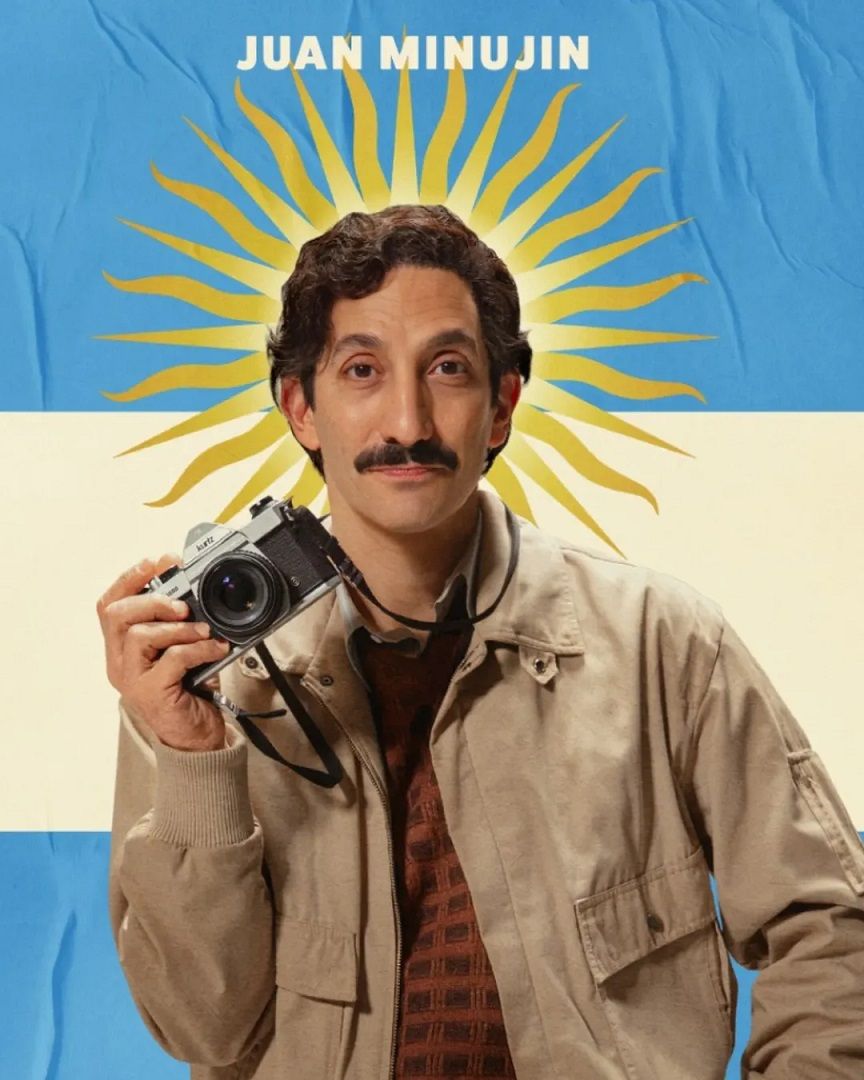 Juan Minujín en la serie Menem