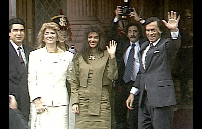 Juan Minujín en la serie Menem