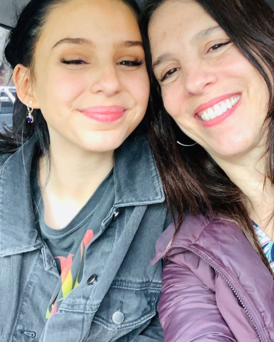 Juanita Tinelli, Paula Robles