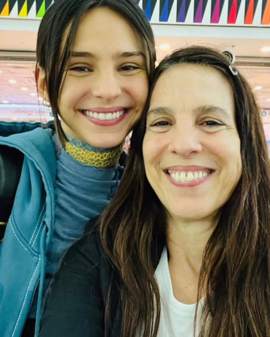 Juanita Tinelli, Paula Robles