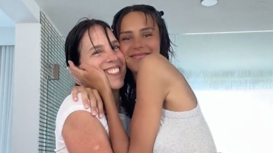 Juanita Tinelli, Paula Robles