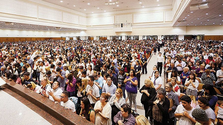Los negocios del pastor de Milei