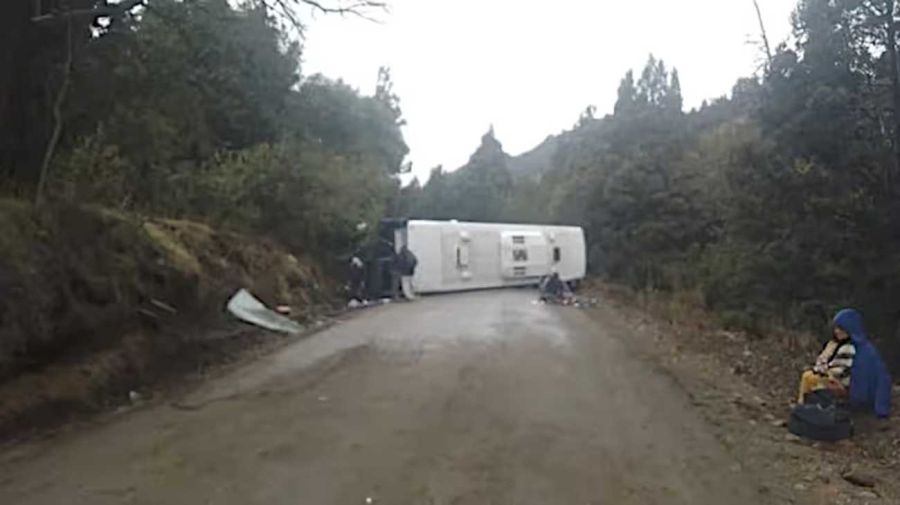 Villa Traful accidente en colectivo en Villa Traful 20250715