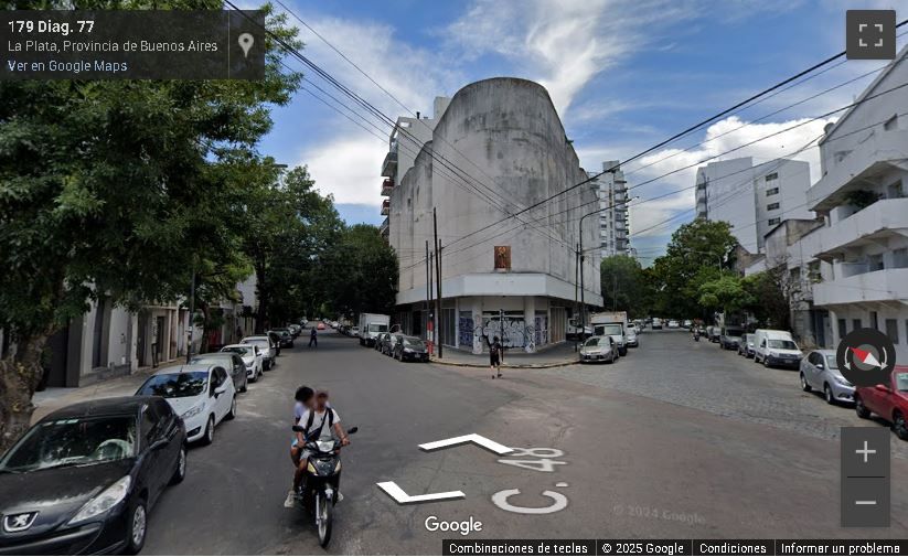 El edificio que se incendió en La Plata
