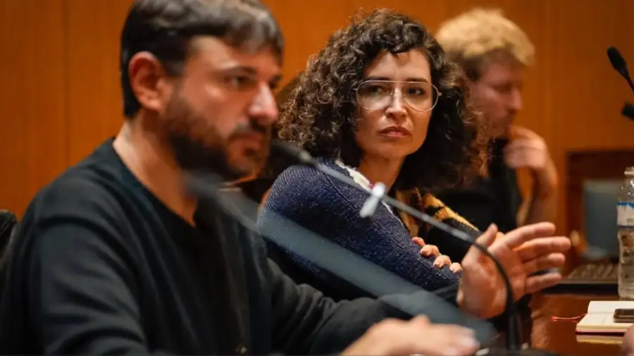 Julia Mengolini y su abogado Juan Grabois contra Javier Milei 1