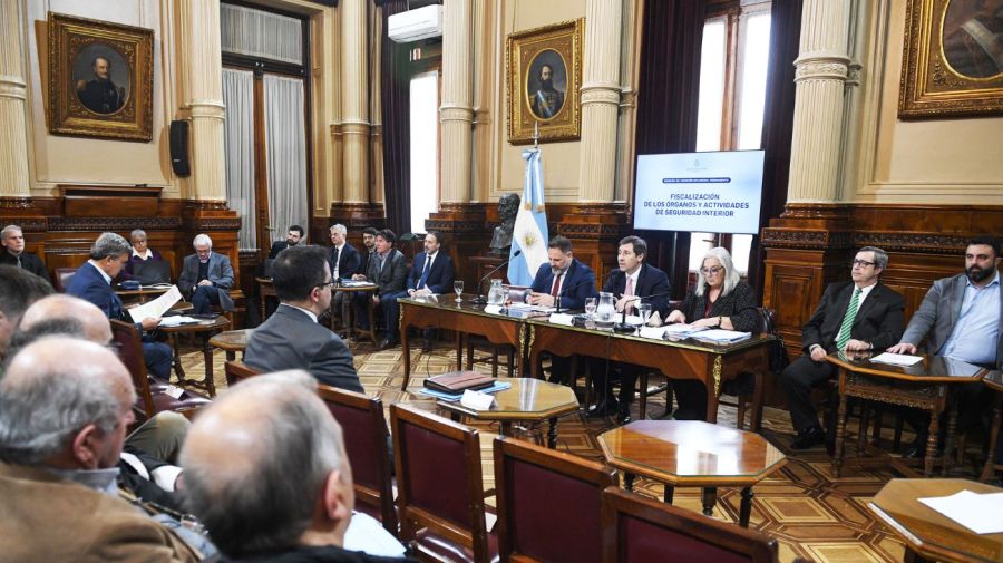 BicameralComisión Bicameral de Fiscalización de Órganos y Actividades de Seguridad Interior