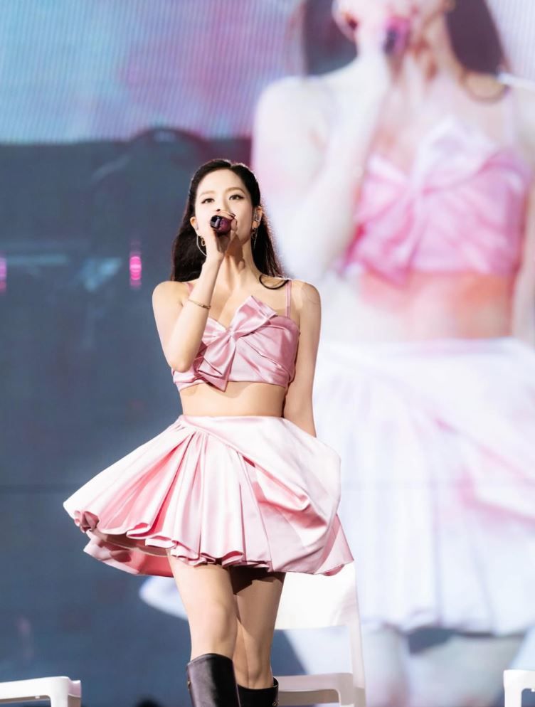 Jisoo vestida por Dior para DEADLINE de BLACKPINK
