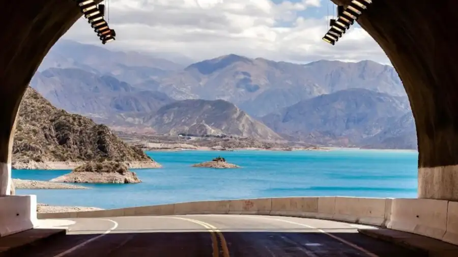Hebe Casado mandó a los turistas escrachados en Potrerillos a limpiar las rocas vandalizadas
