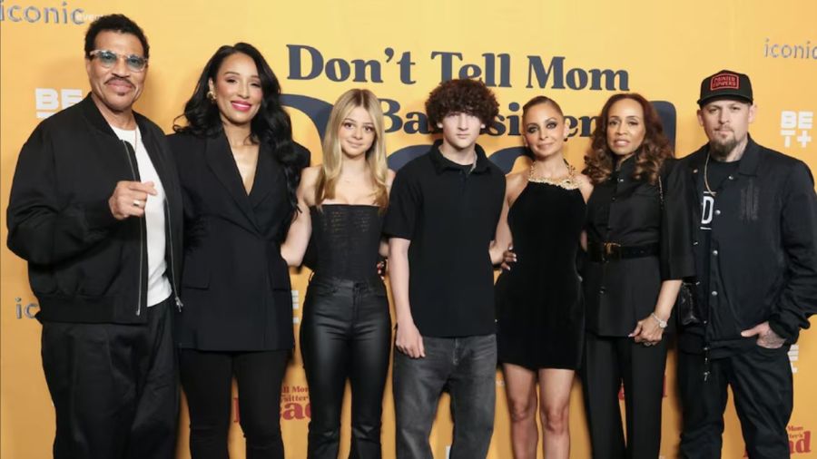 Nicole Richie junto a su familia en el estreno de su película