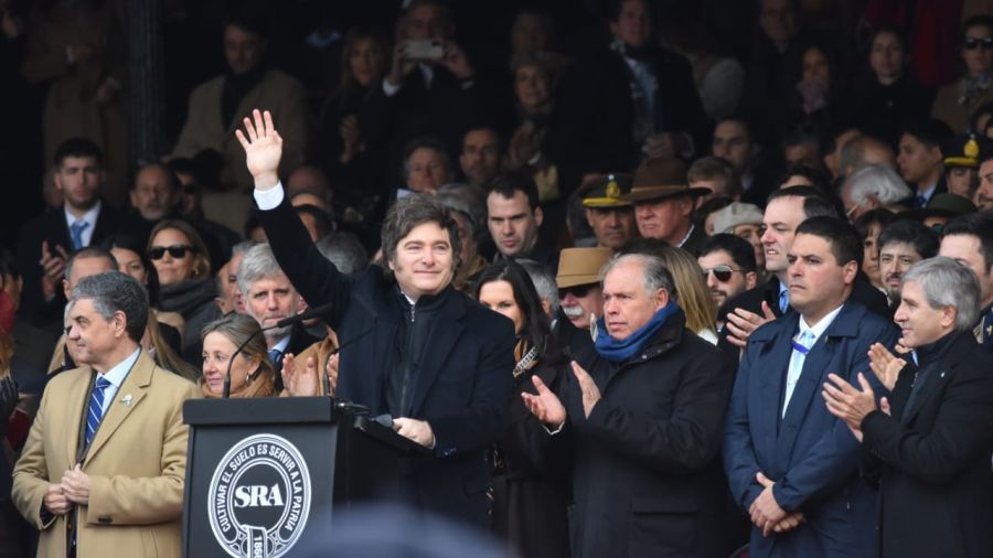 Postales del paso del presidente Javier Milei y sus ministros por la Sociedad Rural Argentina.
