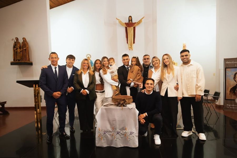 Theo, el hijo de Lautaro Martínez y Agustina Gandolfo, fue bautizado en Mendoza: las fotos del tierno festejo familiar