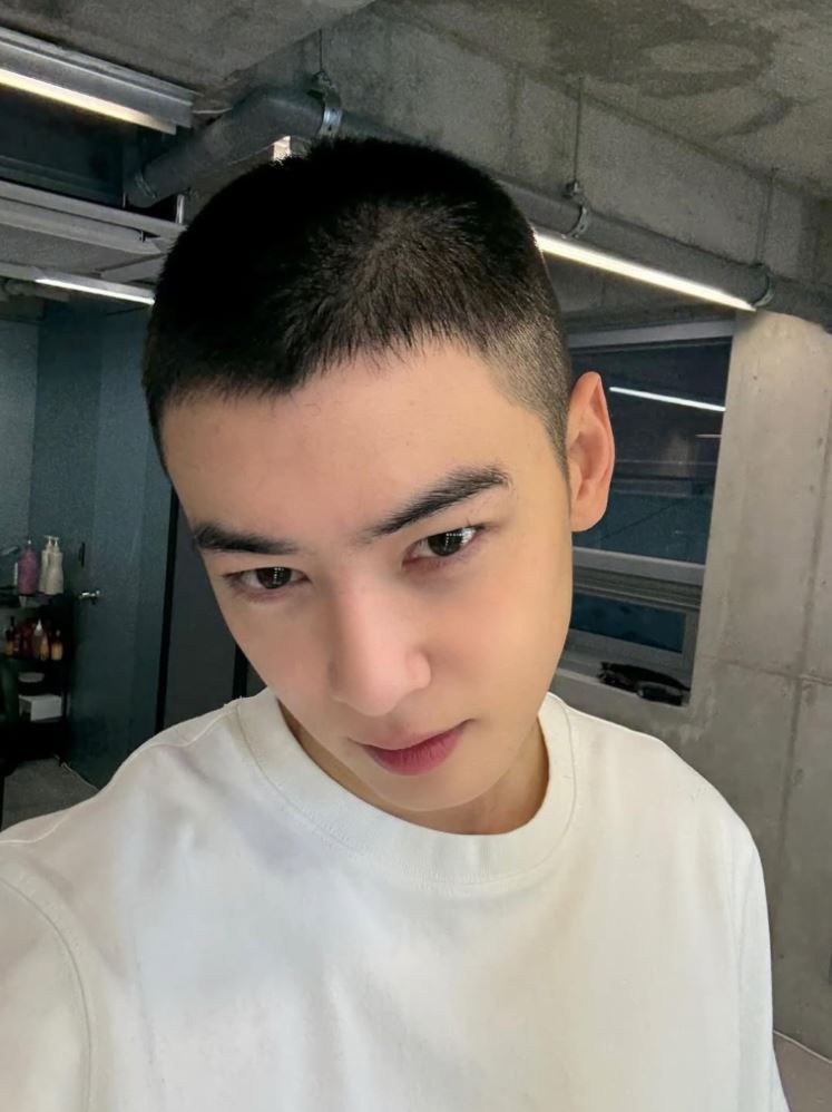 Cha Eunwoo pelo rapado antes de su alistamiento
