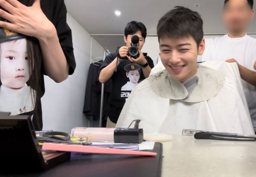 Cha Eunwoo pelo rapado antes de su alistamiento