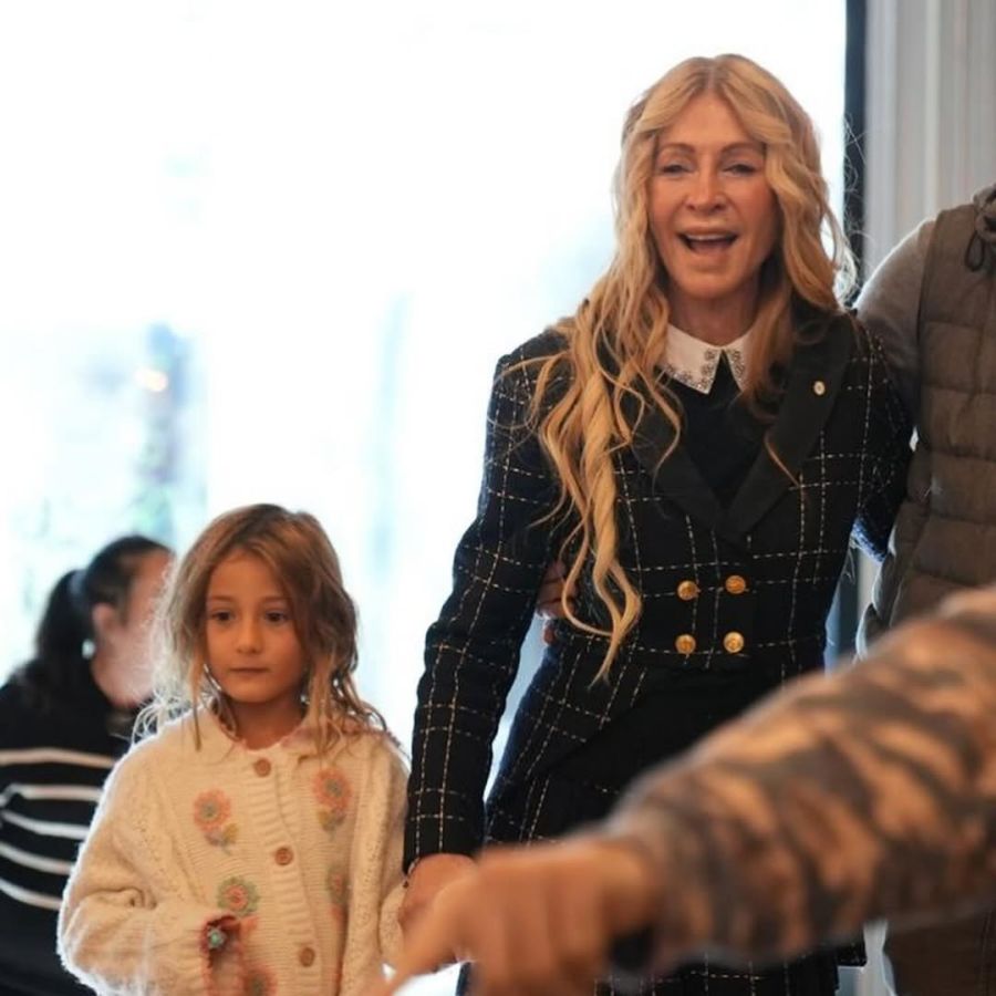Cris Morena junto a su nieta Mila