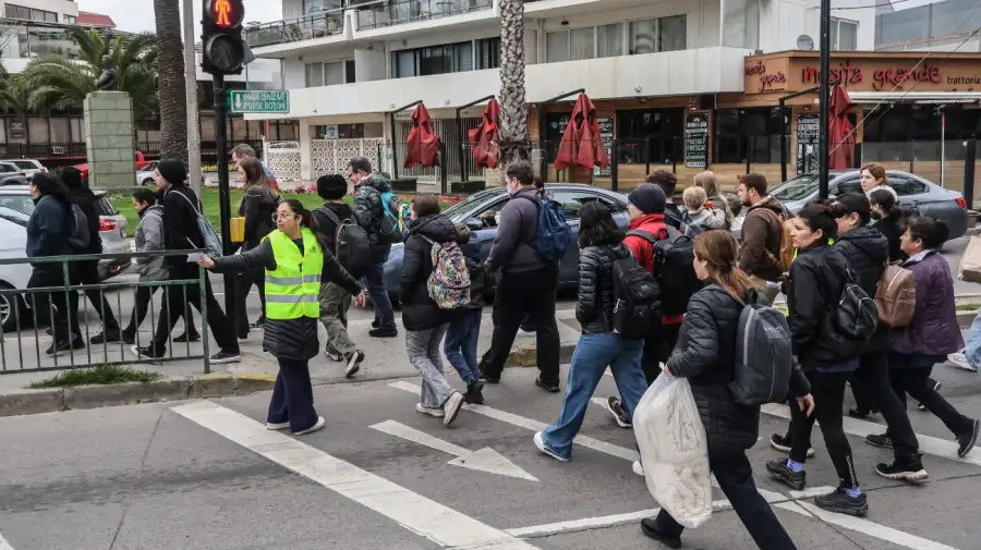 20250730 La policía chilena durante la evacuación por una alerta de tsunami en Viña del Mar