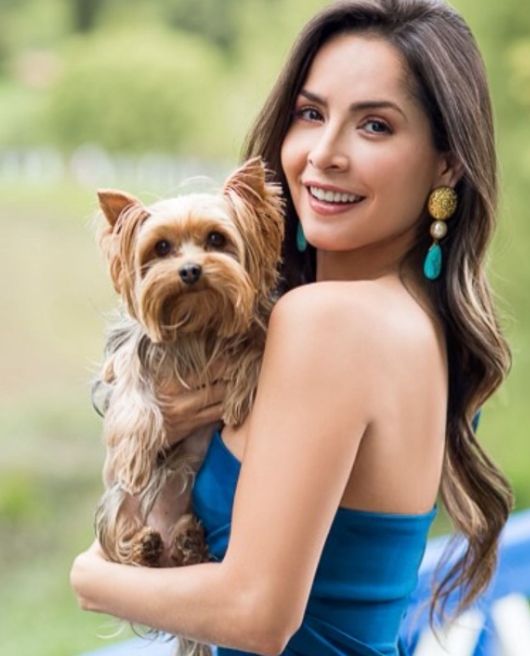 Carmen Villalobos y su perro Freud