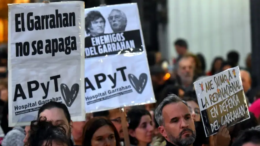 20250731 Marcha de velas de trabajadores del Hospital Garrahan