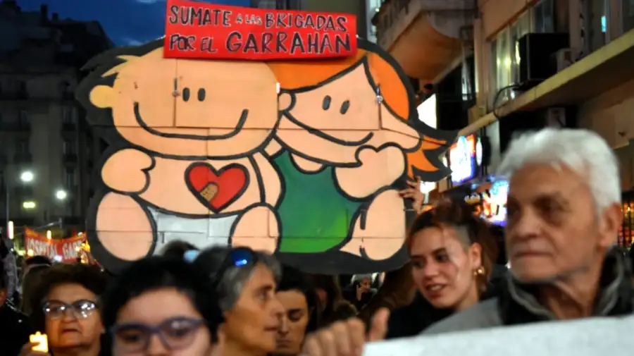 20250731 Marcha de velas de trabajadores del Hospital Garrahan
