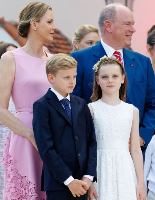 Gabriella con su madre, Charlene de Mónaco
