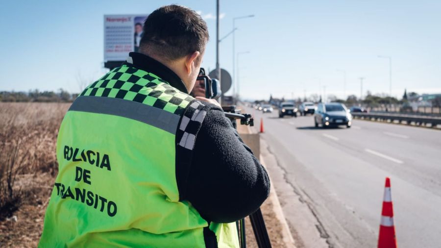 Inspectores municipales en Cordoba - cinemómetros portátiles TruCAM II
