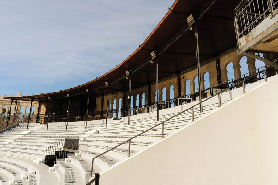 Colonia: Al otro lado del río