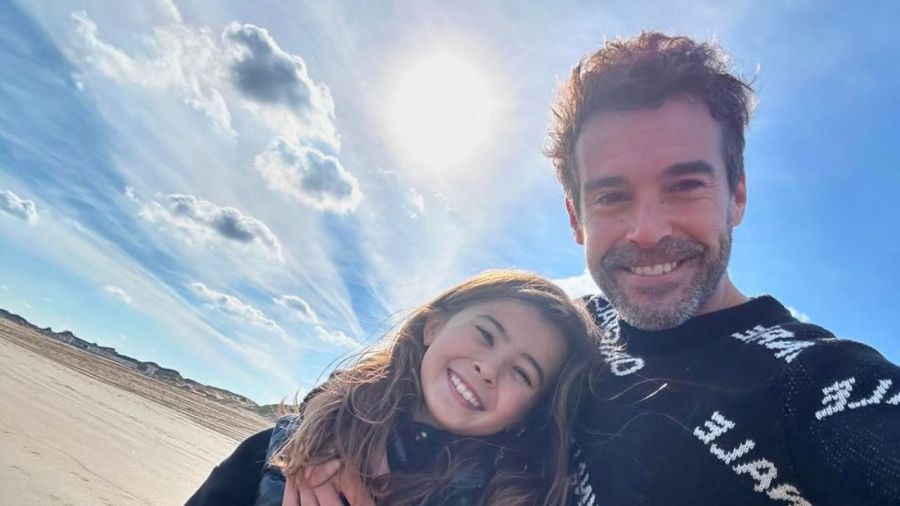 Nicolás Cabré y su hija Rufina