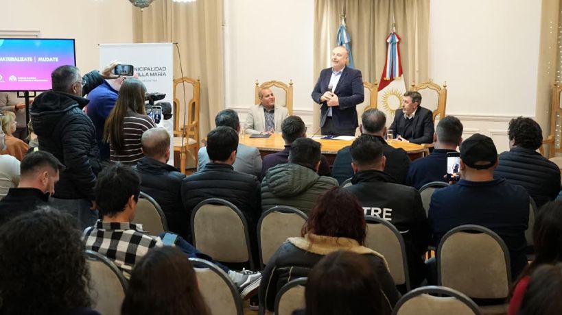 Accastello lanzó materializate y mudate