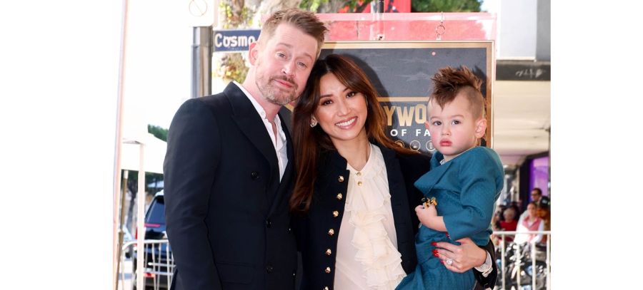 Brenda Song y Macaulay Culkin junto a uno de sus hijos
