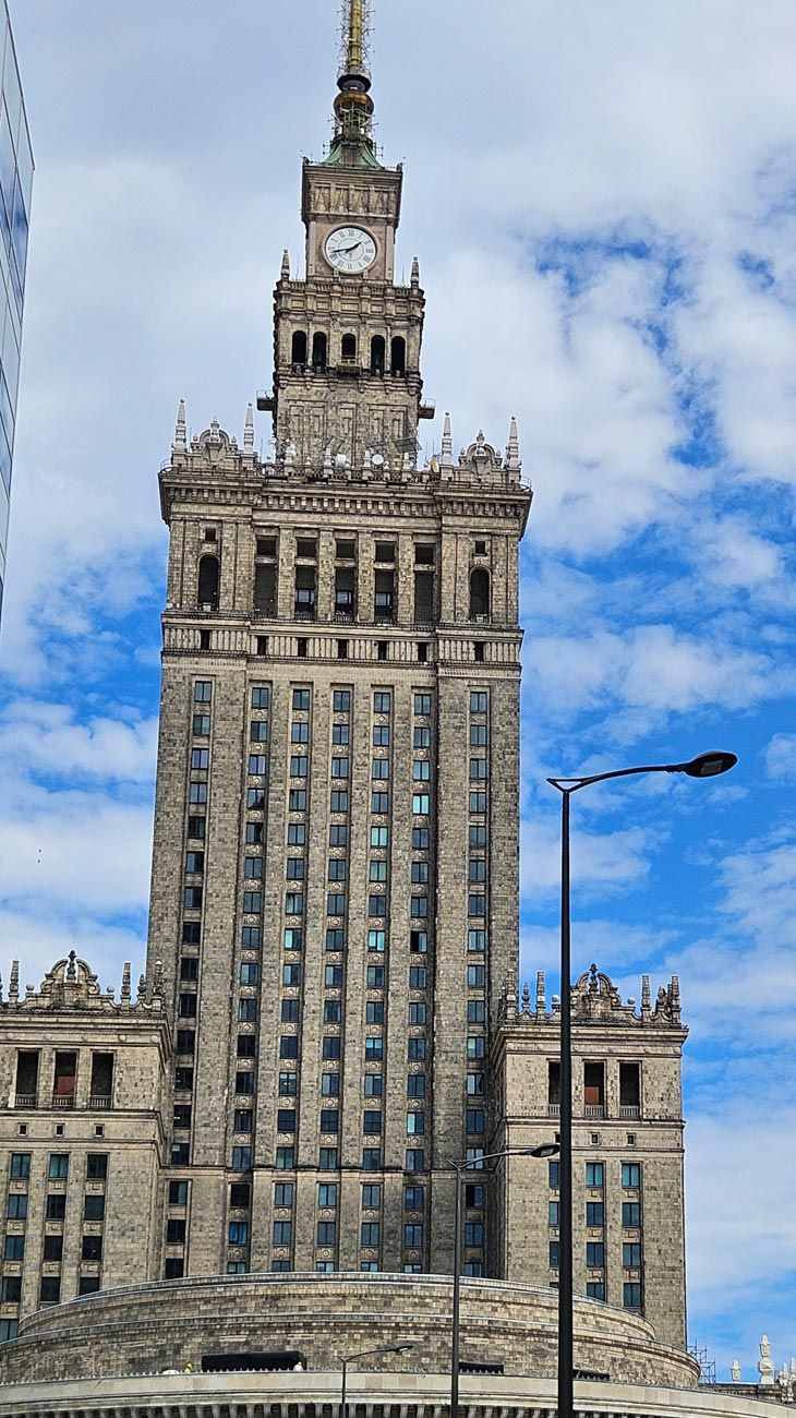 Una ciudad marcada por la memoria: Varsovia con sus contrastes históricos y culturales