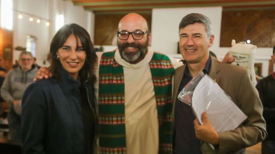 Cura Oberlin junto a Natalia De La Sota y Daniel Passerini