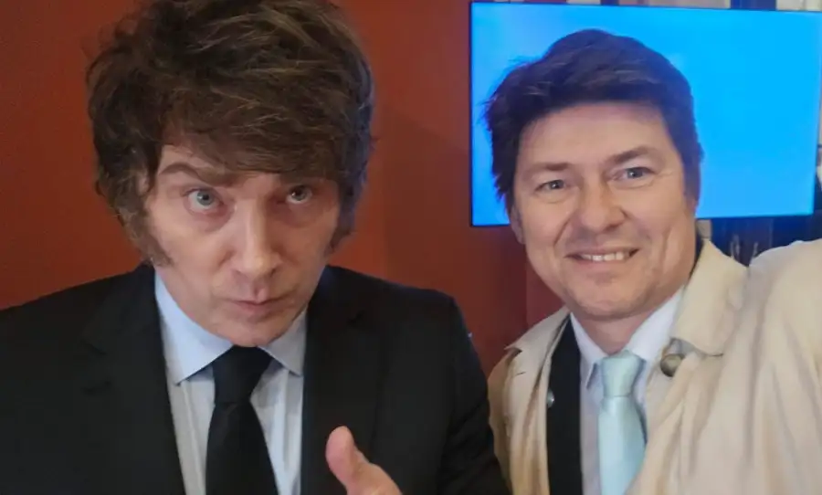 Javier Milei y Lisandro Almirón