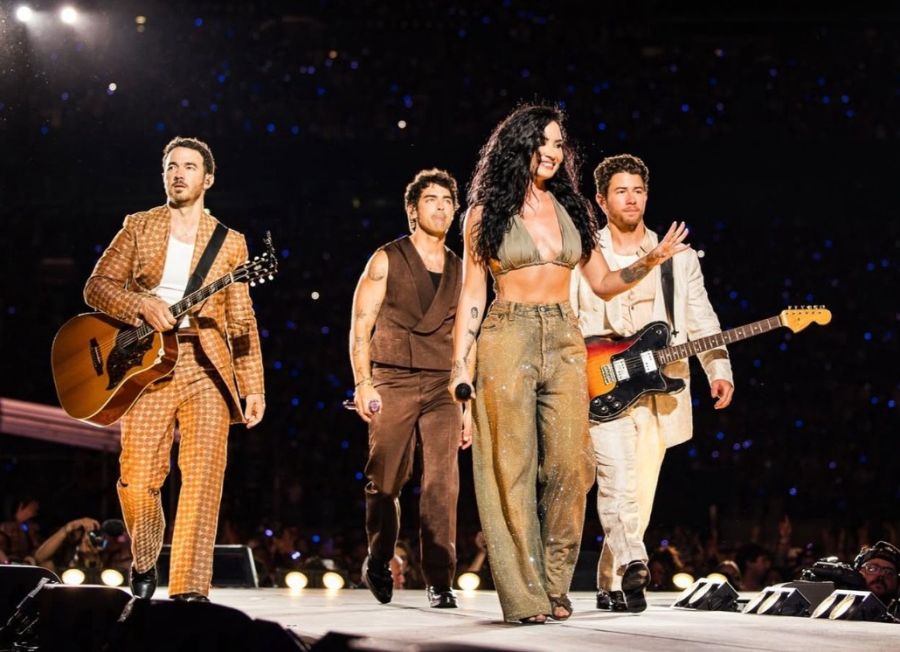 Demi Lovato y los Jonas Brothers