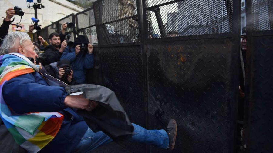 Marcha de jubilados en el congreso 20250813