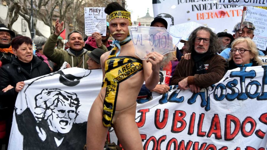 Marcha de jubilados en el congreso 20250813
