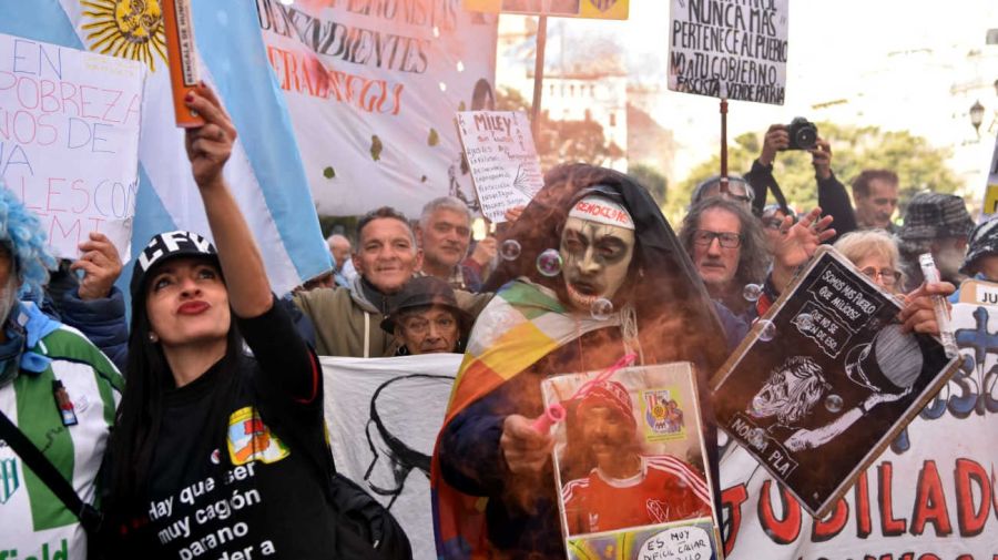 Marcha de jubilados en el congreso 20250813