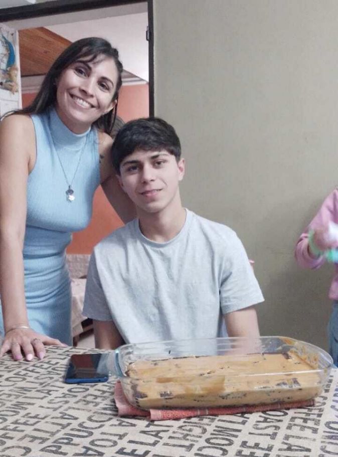 Soledad Francese junto a su hijo, Ranato Nicolini, víctima del fentanilo contaminado