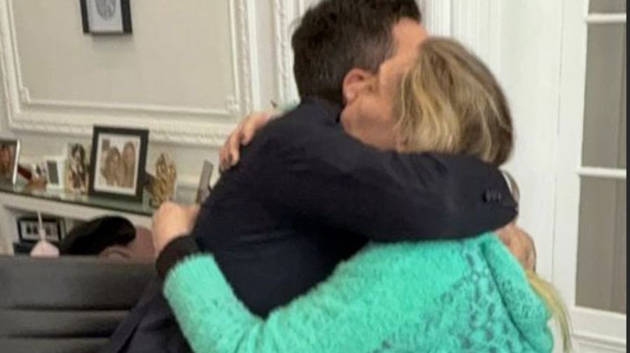 El ministro Luis Petri firmó su afiliación a LLA.